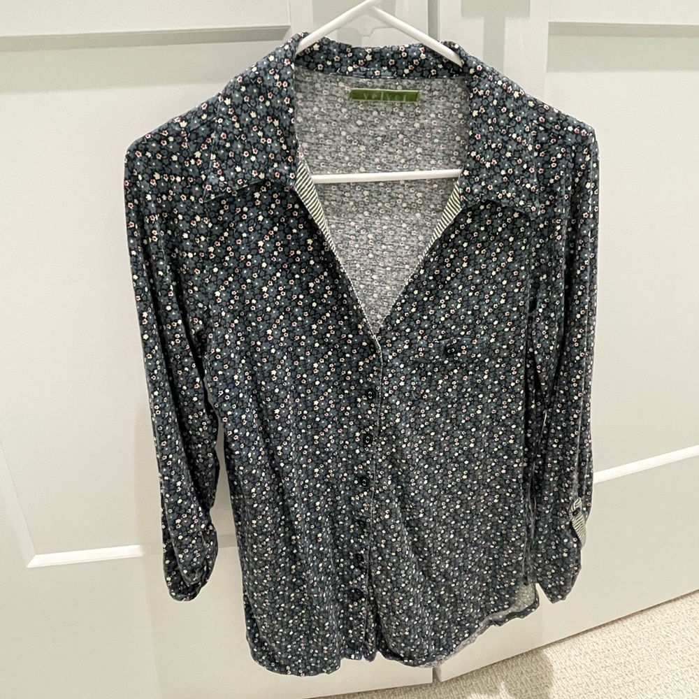 Button down blouse with 3/4 rolled sleeves
